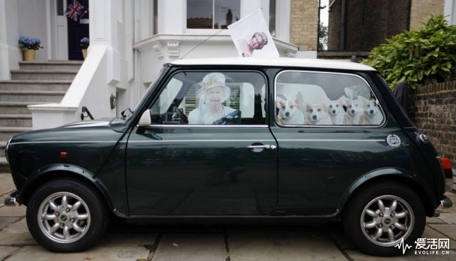 A Mini car decorated for a Diamond Jubilee competition is seen during a street party in Clapham, South London June 4, 2012. Large crowds gathered on the grand red road leading to Queen Elizabeth's sumptuous London palace on Monday for a pop concert to celebrate her 60 years on the throne, but preparations were overshadowed by news her husband had been admitted to hospital. REUTERS/Andrew Winning (BRITAIN - Tags: ROYALS ANNIVERSARY SOCIETY ENTERTAINMENT TRANSPORT) ORG XMIT: AWI21