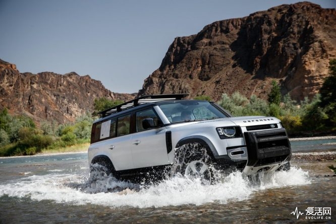 2020-land-rover-defender-water-wading