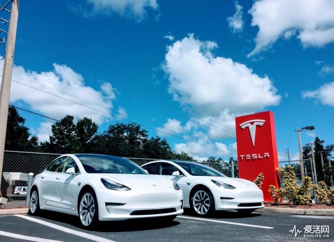 Tesla-Model-3-deliveries-Tampa-delivery-center-Florida-Zach-Shahan-CleanTechnica-5