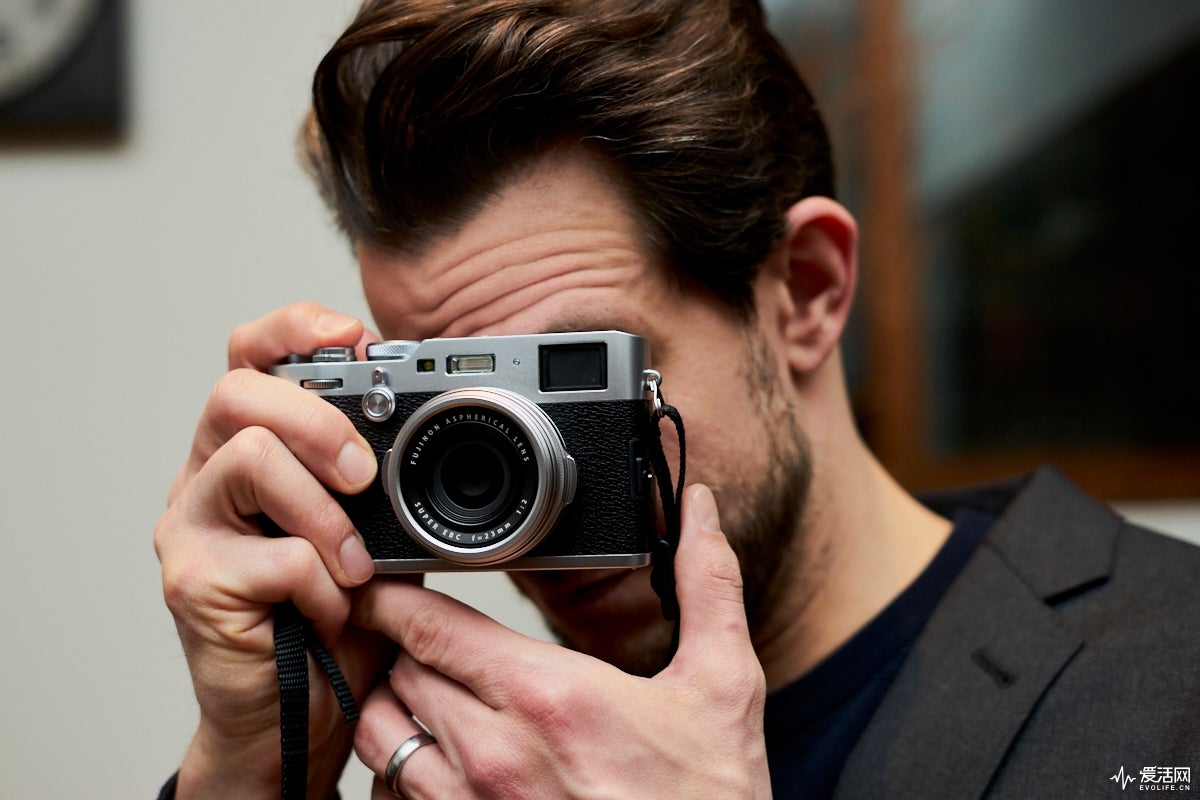 Chris-Gampat-The-Phoblographer-Fujifilm-X100F-first-impressions-product-images-5