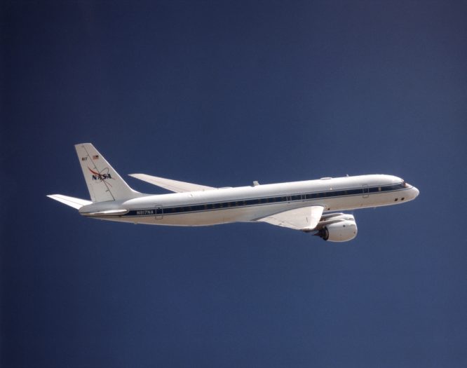 In air-to-air testing, NASA’s DC-8 Airborne Science Lab will fly behind the Boeing ecoDemonstrator Explorer to measure emissions and contrail ice particles. (Image: NASA)